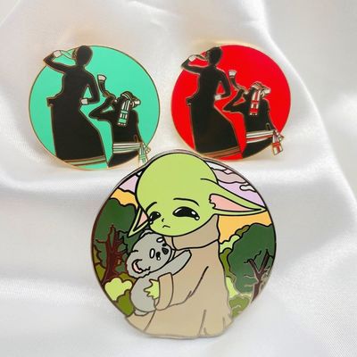 کارتون سخت سفارشی Lapel Pin نرم Enamel Pin چاپ UV نشان ساز لوگو Anime Cute