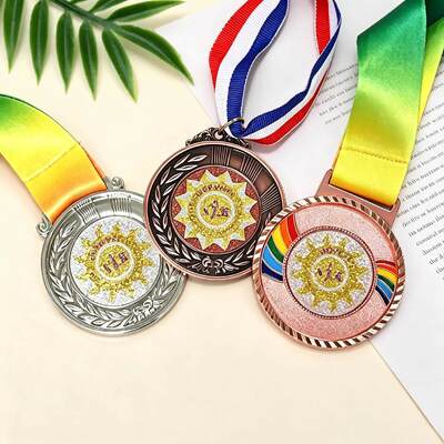 مدال ورزشی پوشانده شده با طلا از آلیاژ روی 3D سفارشی با نوار برای ماراتن و بدنسازی