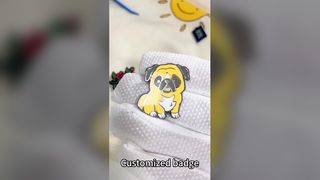 پین مینای سخت سفارشی کارخانه | نشان یقه طلایی با پودر مروارید | پین های سوغاتی فلزی ناز Who